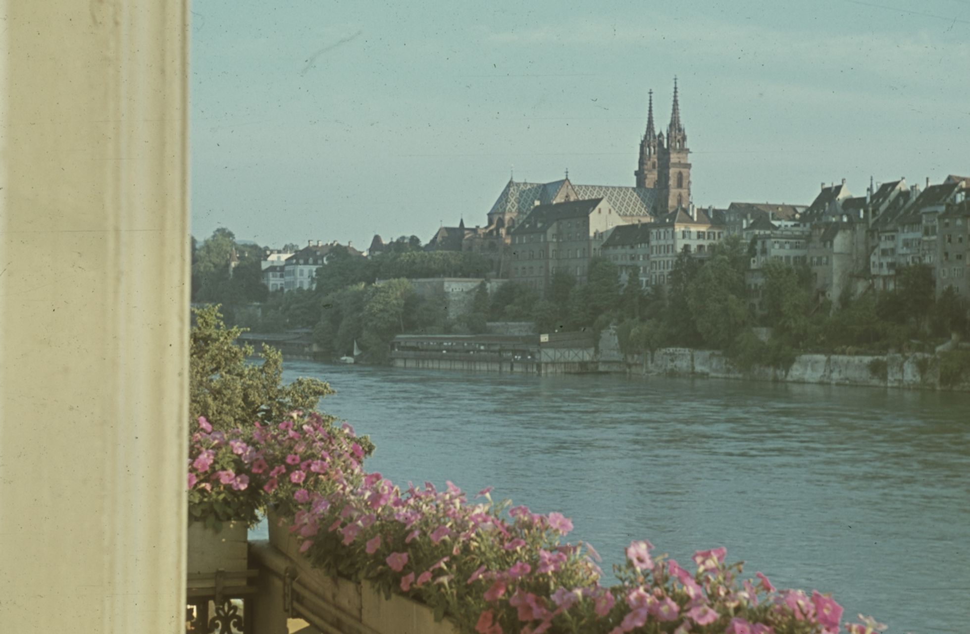Fotografie, Basel, Rheinufer mit Münster