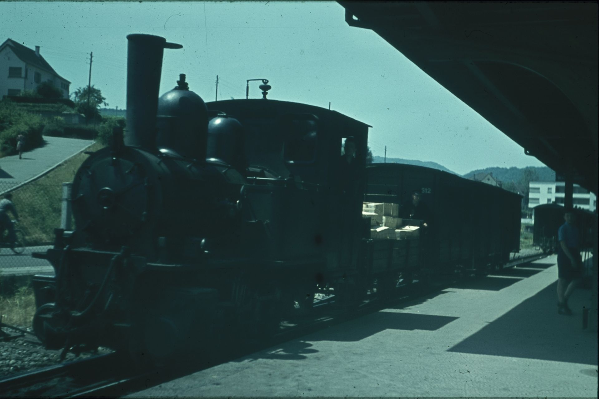 Fotografie, Waldenburgerbahn, Dampfzug im Bahnhof Liestal