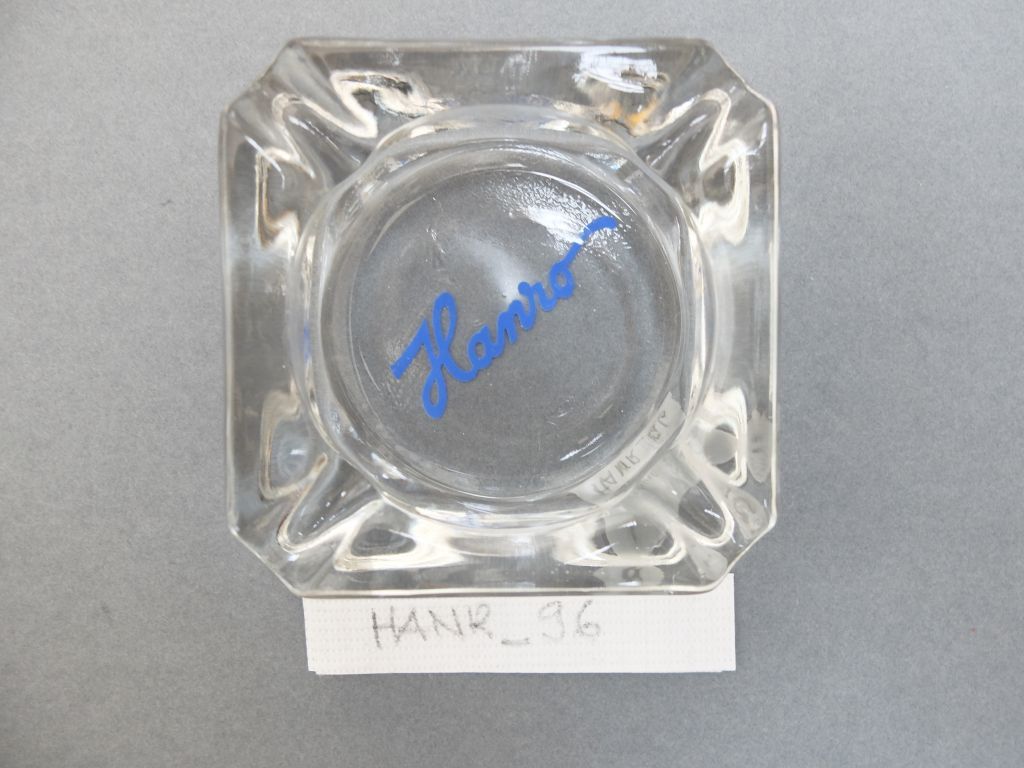 Werbegeschenk, quadratischer Aschenbecher aus Glas, Hanro-Schriftzug, Hanro Liestal