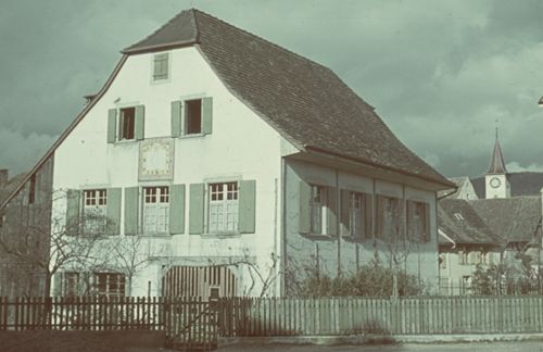 Fotografie, Sissach, Haus mit Sonnenuhr