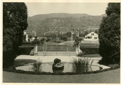 Fotografie, Sissach, Schloss Ebenrain, Weiher beim Eingangstor