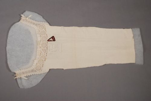 Langes Unterhemd mit Häkelspitze für Damen
