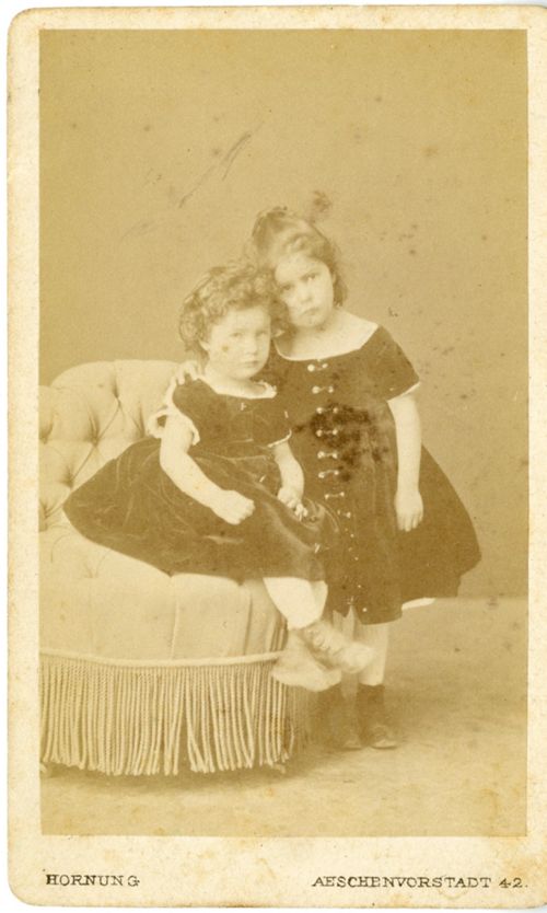 Studiofotografie, Portrait  zwei Mädchen