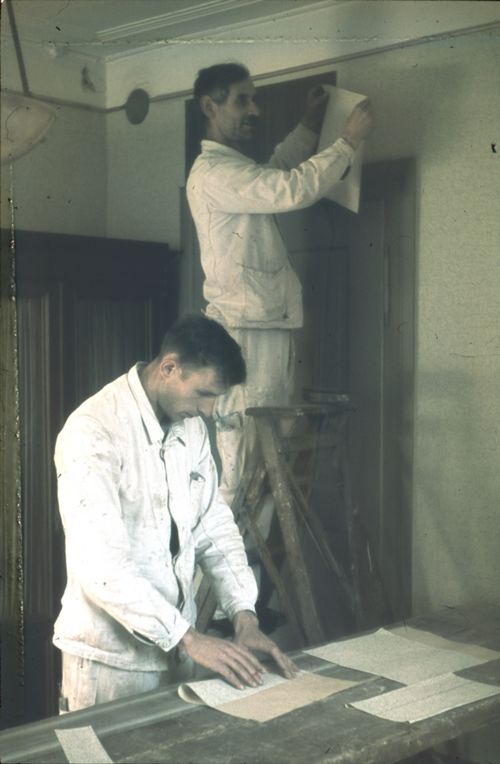 Fotografie, Berufsbild Tapezierer an der Arbeit