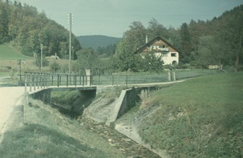 Fotografie, Bauernhof mit Brücke