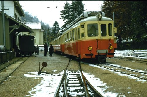 Fotografie, Waldenburgerbahn, Triebwagen Nr. 1 im Bahnhof Waldenburg