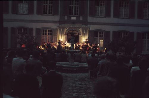 Fotografie, Sissach,Schloss Ebenrain, Konzert im Ehrenhof