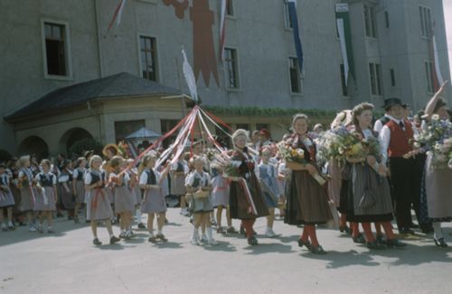 Fotografie, Liestal, 450-Jahrfeier, Gruppe Maitanzen