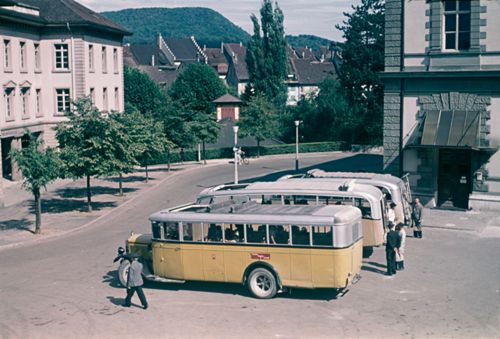 Fotografie, Liestal, Postautohaltestelle am Bahnhof