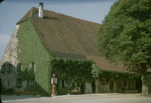 Fotografie, Bauernhof mit Tanksäule