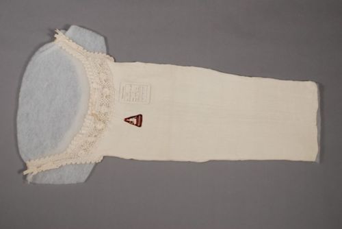 Langes Unterhemd mit Häkelspitze für Damen