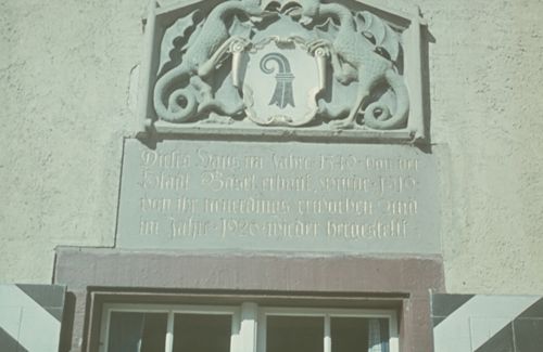 Fotografie, Basel,  Wappenrelief am Rathaus