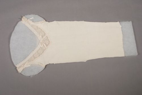Aufwändiges langes Unterhemd mit Häkelspitze, für Damen
