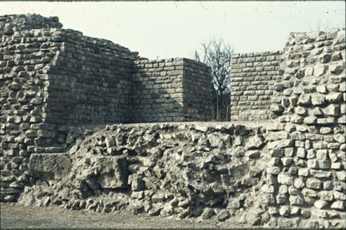 Fotografie, Kaiseraugst, Heidenmauer, rekonstruierte Kastellmauer