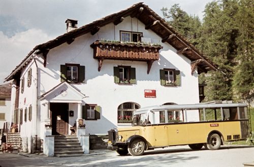 Fotografie, Postgebäude in Sils im Engadin
