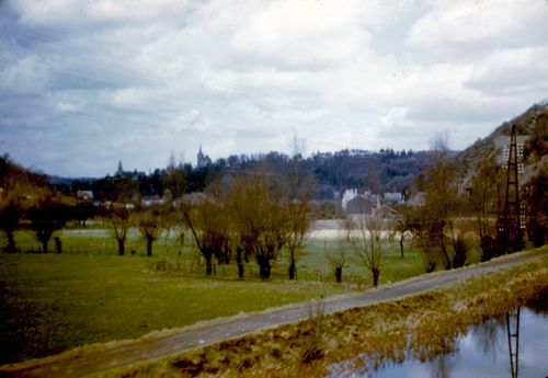 Fotografie, Wiesenlandschaft mit Strasse