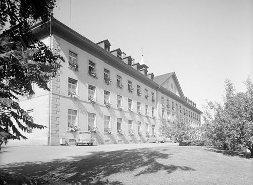 Fotografie, Liestal; Pfrund, kantonales Altersheim, Hauptfassade