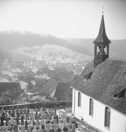 Fotografie, Buus, Kirche St. Michael über dem Dorf