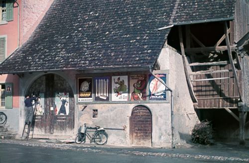 Fotografie, Sissach, Eintracht mit Plakatwand