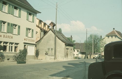 Fotografie, Lausen, Häuserzeile beim Gasthaus Bären & Restaurant Rössli