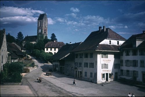 Fotografie, Gelterkinden, Dorfplatz mit Kirche