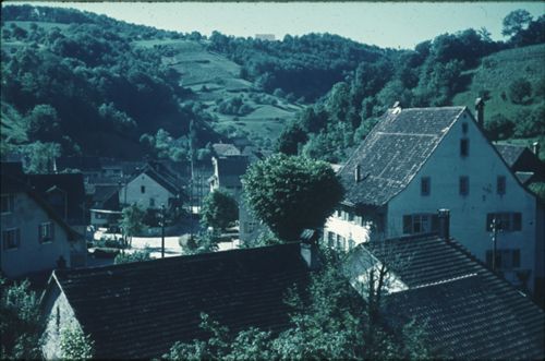 Fotografie, Wintersingen, rechts Pfarrhaus