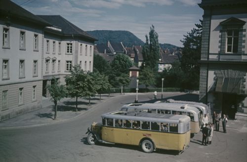 Fotografie, Liestal, Bahnhofplatz, Postautos