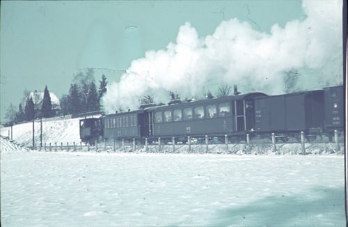Fotografie, Waldenburgerbahn, Dampfzug auf Talfahrt in Liestal