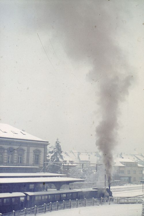 Fotografie, Liestal, Bahnhofgebiet im Winter, Dampfzug