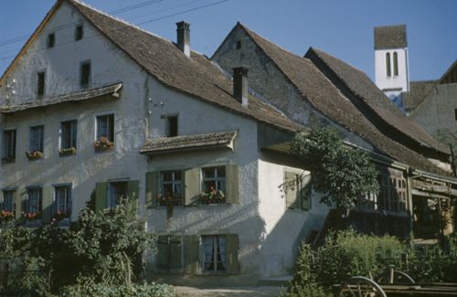 Fotografie, Unbekannte Ortschaft, Kirche & Pfarrhaus