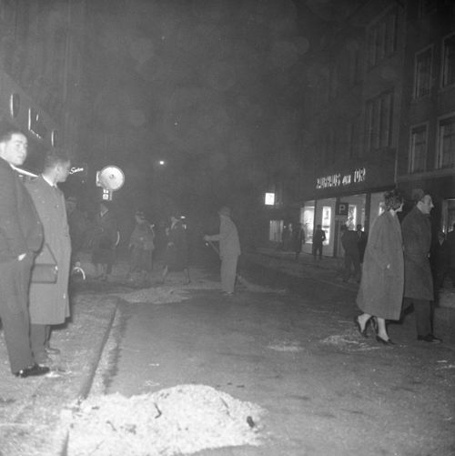 Fotografie, Liestal, dem Chienbäsezug folgen die Strassenwischer
