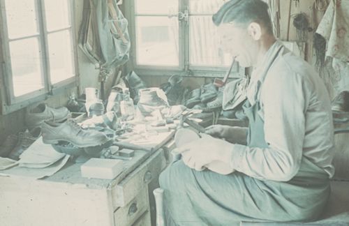 Fotografie, Berufsbild Schuhmacher