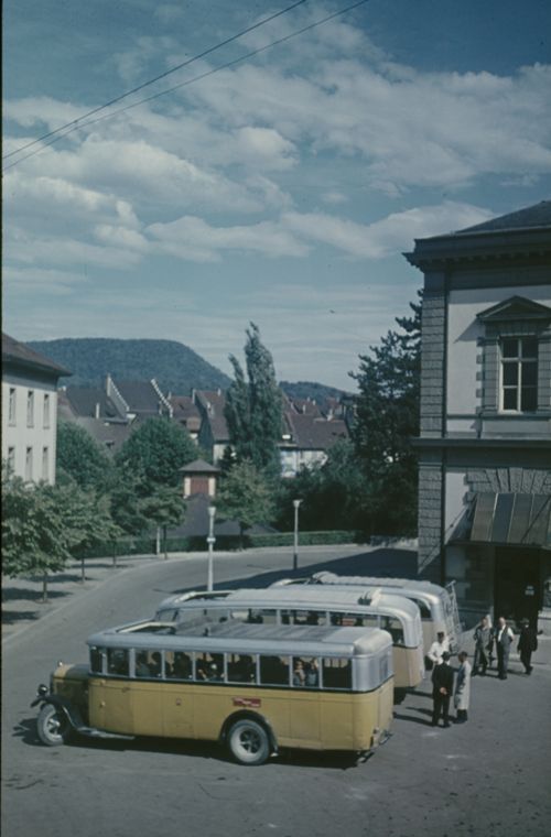 Fotografie, Liestal, Bahnhofplatz, Postautos