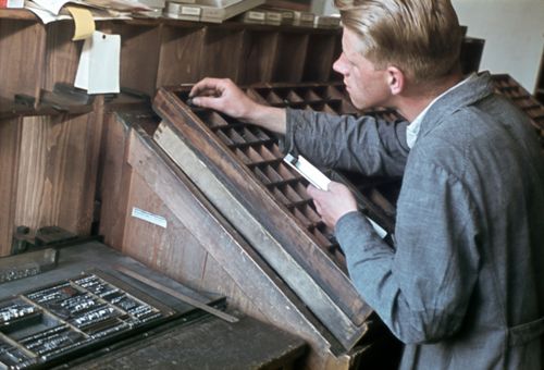 Fotografie, Berufsbild Schriftsetzer am Setzkasten