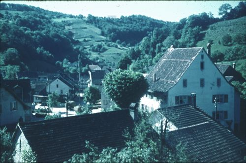 Fotografie, Wintersingen, rechts Pfarrhaus
