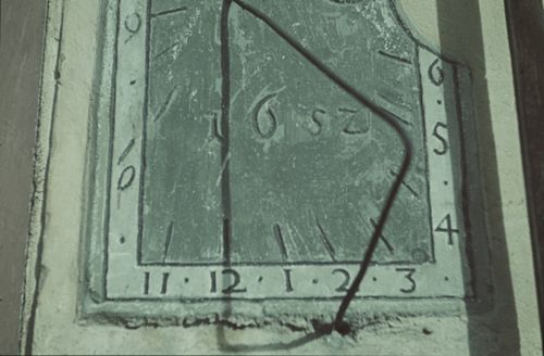 Fotografie, Sissach, Sonnenuhr am Pfarrhaus