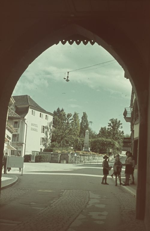 Fotografie, Liestal, Blick durchs Obertor (Törli) gegen Engel etc.