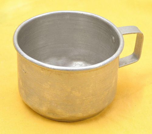 Tasse aus Aluminium