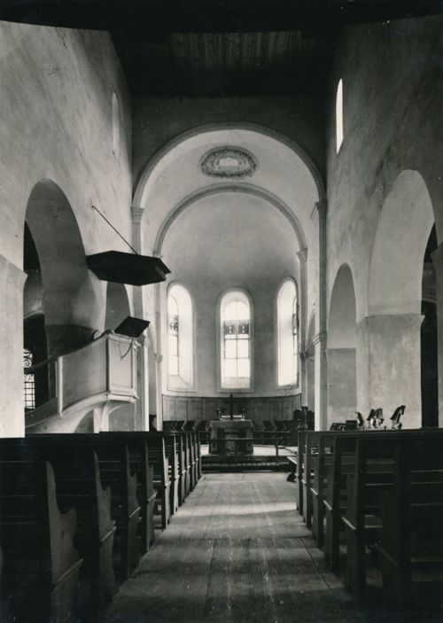 Fotografie, Schlosskirche Spiez, Hauptschiff zum Chor