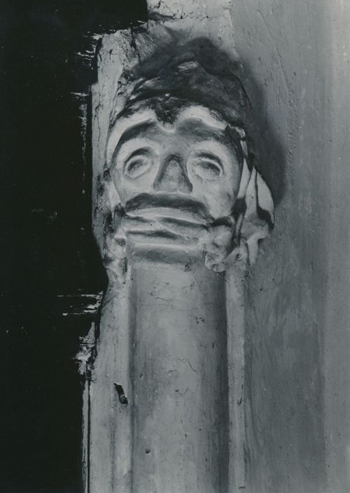 Fotografie, Schloss Spiez, Schlosskirche, Innenansicht, Figurenkapitell