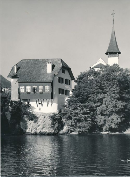 Fotografie, Pfarrhaus und Schlosskirche Spiez