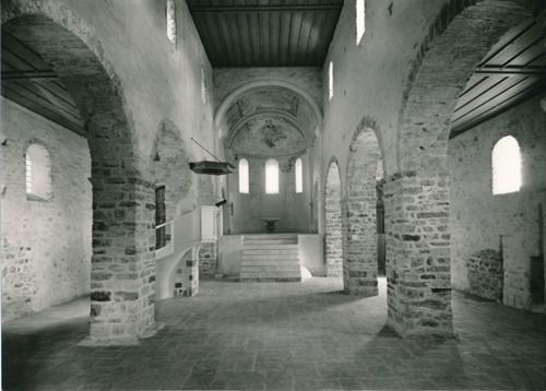 Fotografie, Schlosskirche Spiez, Mittelschiff und Chor