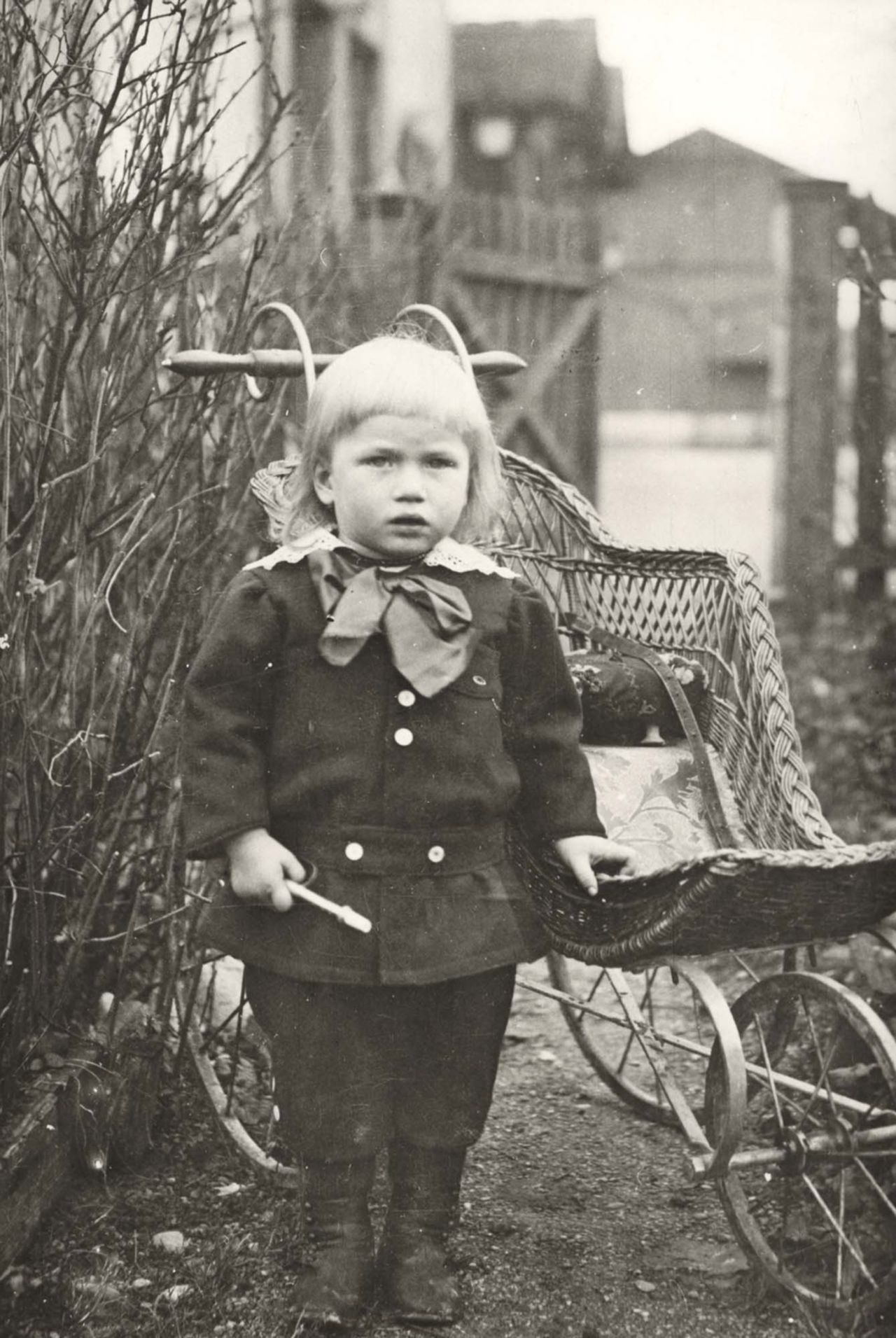 Fotografie, Niklaus Tschudin mit Kinderwagen